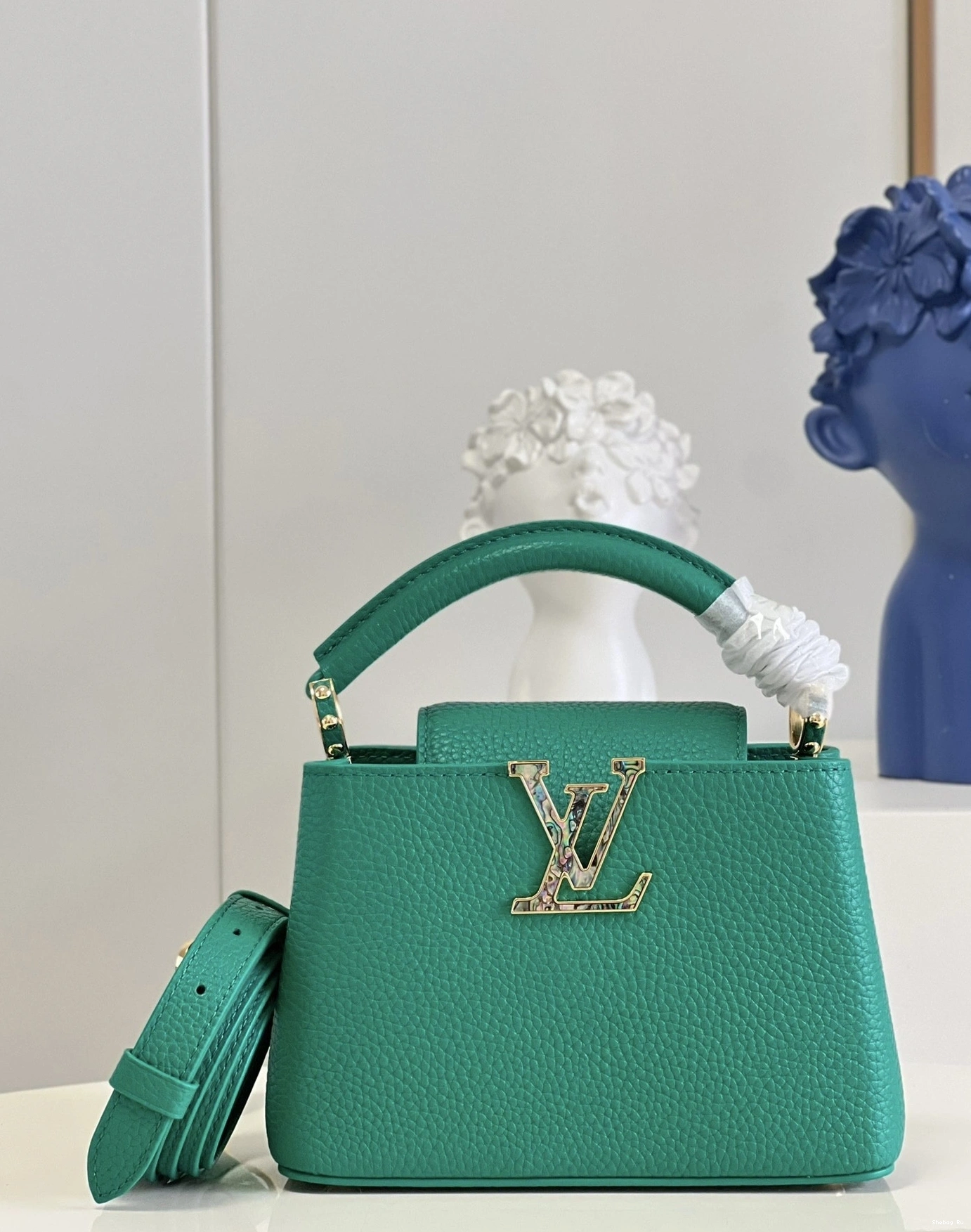 VUITTON LOUIS CAPUCINES MINI 0811